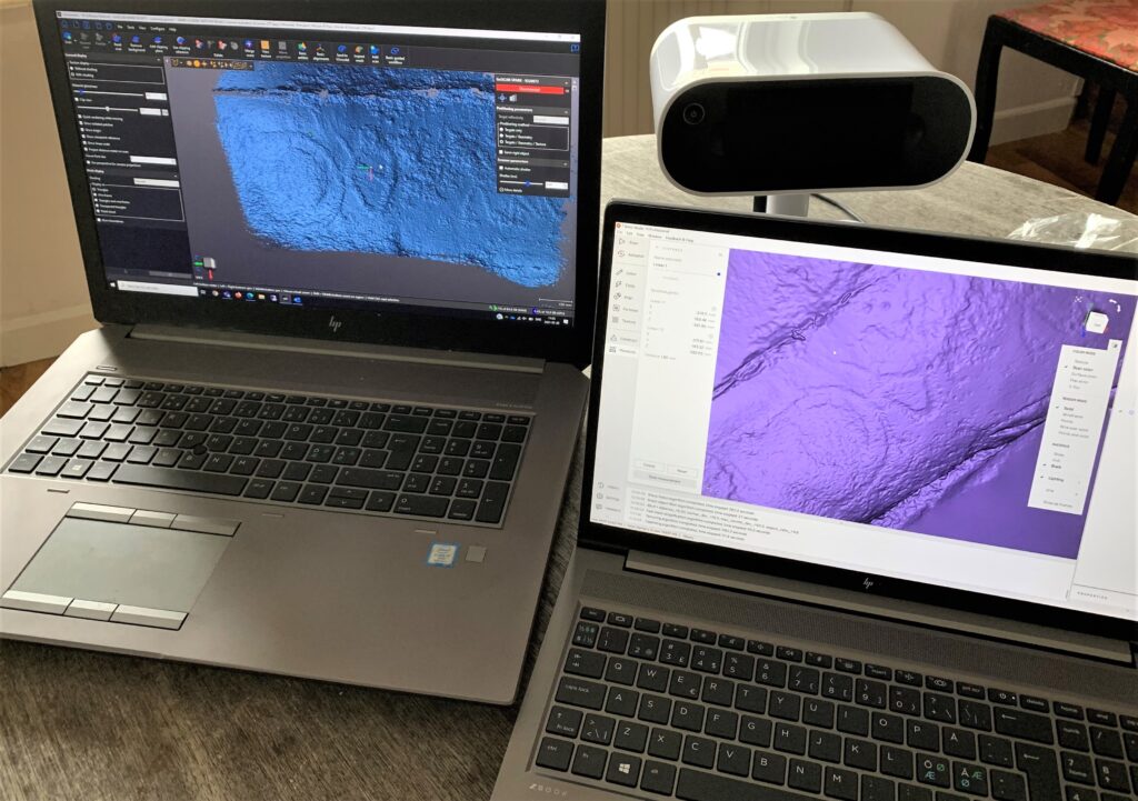 På fotot syns två laptop-datorer med inskannade 3D-bilder på skärmarna.